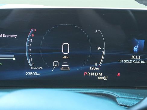 Used 2025 Cadillac XT4 Premium Luxury image 9