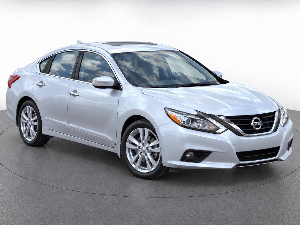 Used 2016 Nissan Altima 3.5 SL w/ 3.5 Technology Package FWD image 2