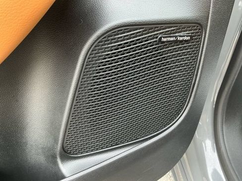 Used 2023 Chrysler Pacifica Pinnacle FWD image 35