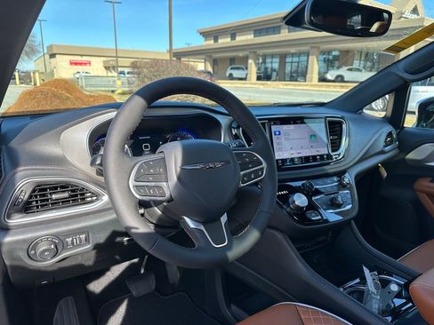 New 2026 Chrysler Pacifica Pinnacle FWD image 34