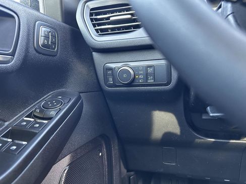 Used 2022 Ford Escape Titanium image 28