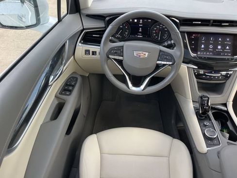 Used 2023 Cadillac XT6 Premium Luxury w/ Technology Package AWD/4WD image 36