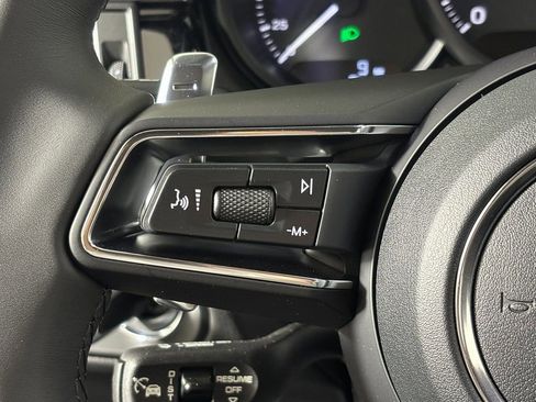 New 2026 Porsche Macan image 24