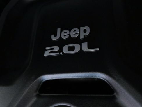Used 2020 Jeep Wrangler Unlimited Sahara image 9