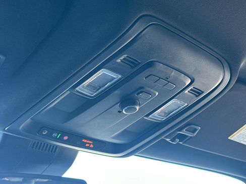 Used 2023 GMC Yukon XL SLT image 24