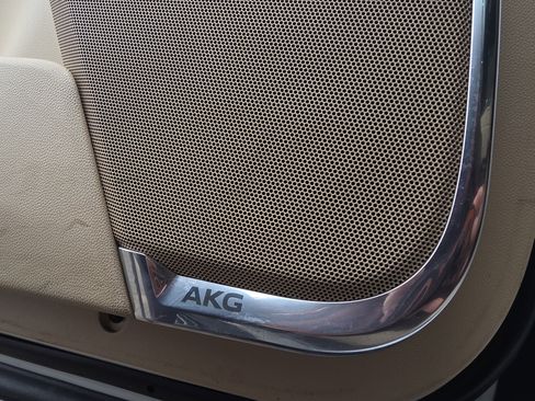 Used 2021 Cadillac Escalade Premium Luxury image 14