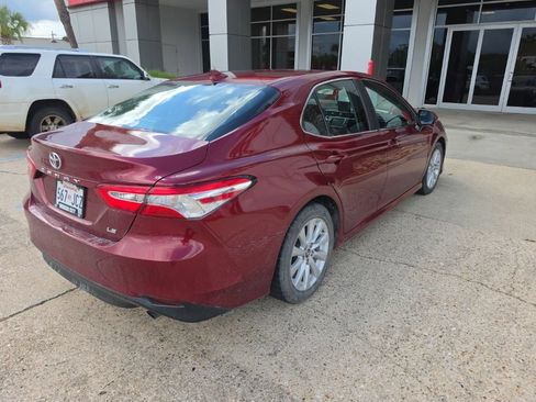 Used 2019 Toyota Camry LE FWD image 5