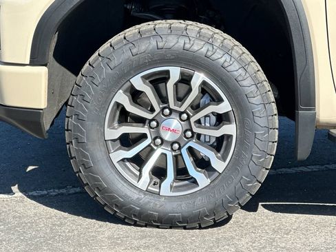 Used 2022 GMC Sierra 1500 AT4 w/ AT4 Premium Package AWD/4WD image 23