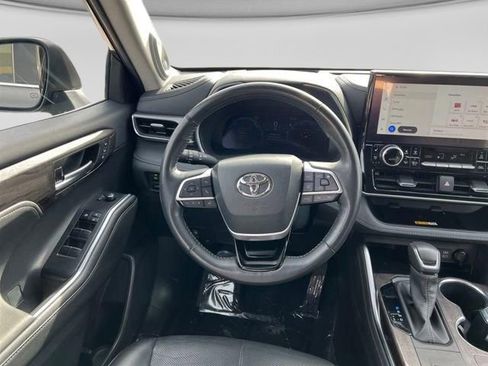 Used 2024 Toyota Highlander Platinum AWD/4WD image 15