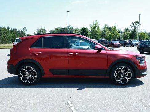 Used 2023 Kia Niro SX Touring FWD image 3
