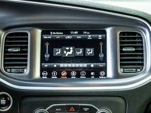 Used 2019 Dodge Charger SXT AWD/4WD image 16