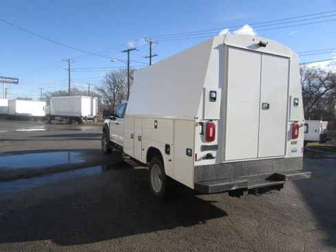 New 2026 Ford F550 4x4 Crew Cab image 3