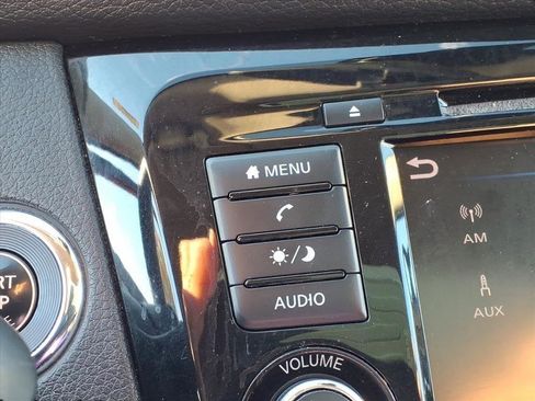 Used 2019 Nissan Rogue SV image 5