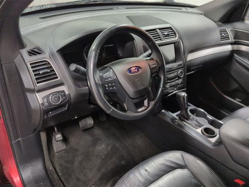 Used 2017 Ford Explorer XLT w/ Equipment Group 202A image 10