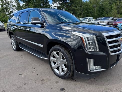 Used 2020 Cadillac Escalade ESV Luxury AWD/4WD image 12