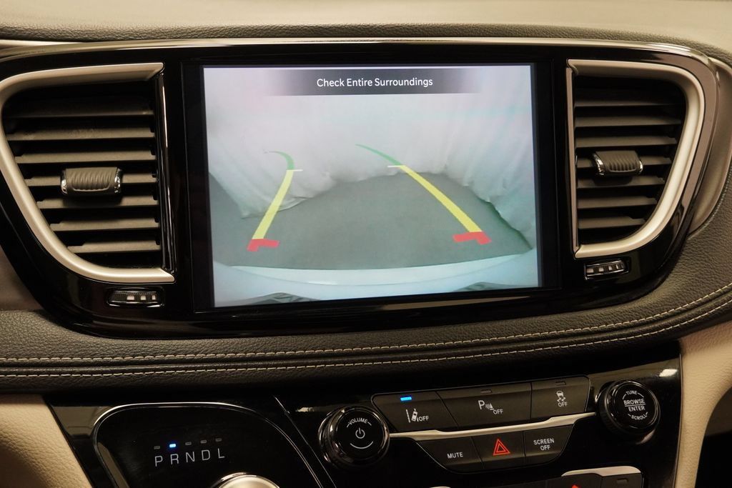 Used 2024 Chrysler Pacifica Limited FWD image 23