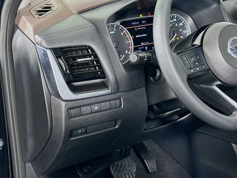 Used 2021 Nissan Rogue SV image 10