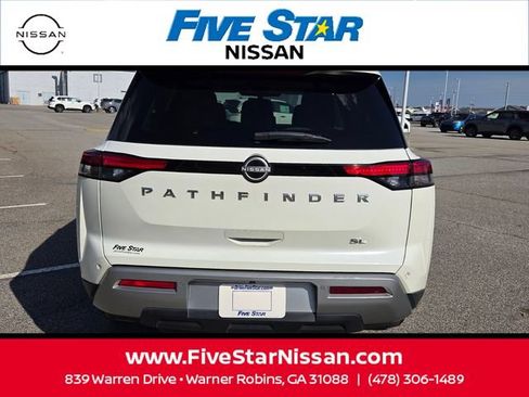 Used 2024 Nissan Pathfinder SL FWD image 10