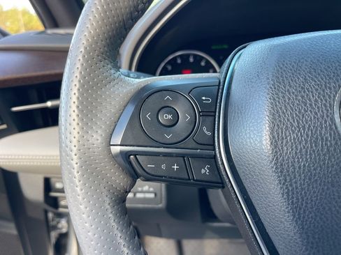 Used 2019 Toyota Avalon Limited image 17