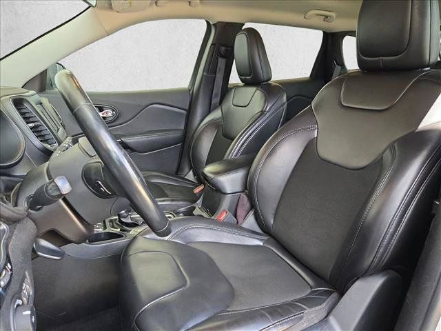 Used 2019 Jeep Cherokee Latitude Plus FWD image 14