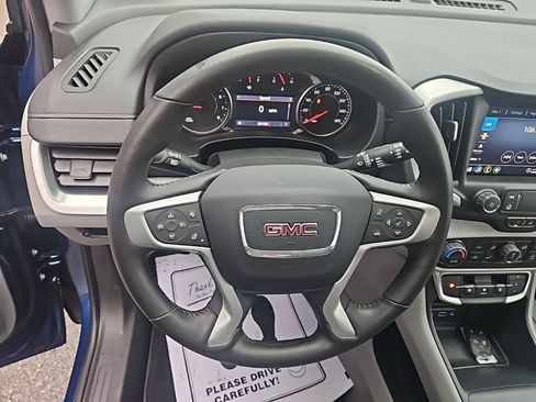 Used 2022 GMC Terrain SLT image 13