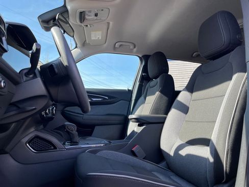 Used 2025 Chevrolet TrailBlazer LT FWD image 25