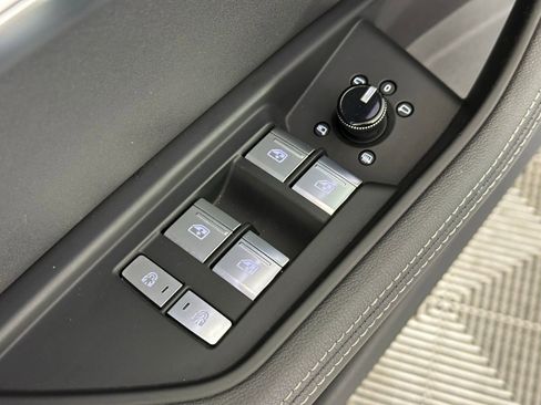 Used 2019 Audi e-tron Premium Plus image 41