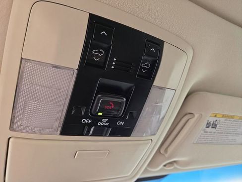 Used 2023 Lexus GX 460 Premium w/ Accessory Package image 29