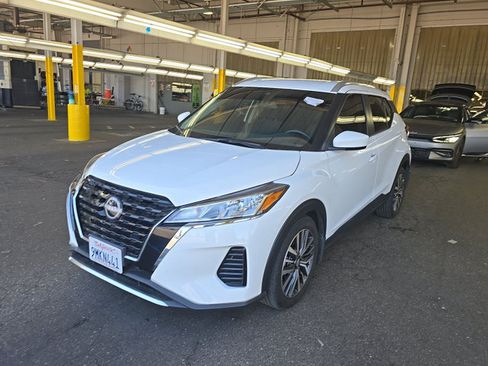 Used 2024 Nissan Kicks SV FWD image 2