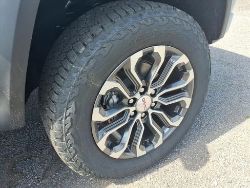 New 2026 GMC Canyon Denali AWD/4WD image 9