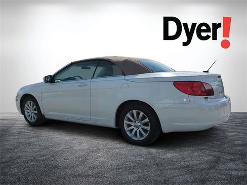 Used 2010 Chrysler Sebring Touring image 6