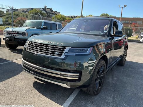 Used 2023 Land Rover Range Rover SE AWD/4WD image 4