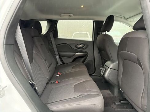 Used 2019 Jeep Cherokee Latitude w/ Popular Appearance Group image 20