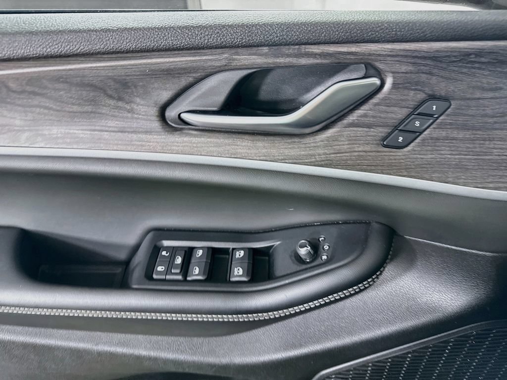 Used 2023 Jeep Grand Cherokee L Limited w/ Luxury Tech Group II AWD/4WD image 25