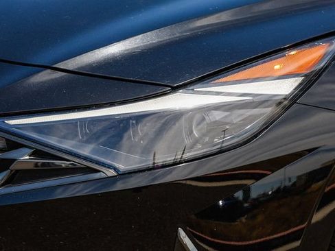 Certified 2022 Hyundai Elantra Limited FWD image 8