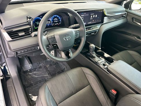 Used 2025 Toyota Camry XSE FWD image 9