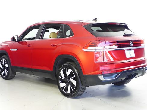 Certified 2025 Volkswagen Atlas Cross Sport SE FWD image 9