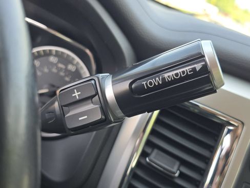 Used 2018 Nissan Titan SV w/ SV Convenience Package AWD/4WD image 32