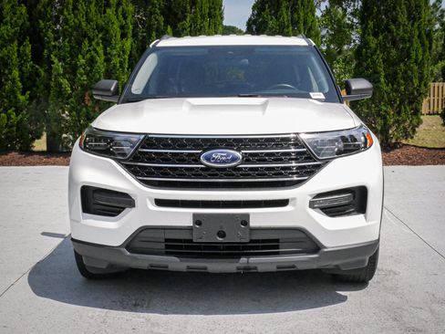 Used 2021 Ford Explorer XLT AWD/4WD image 3