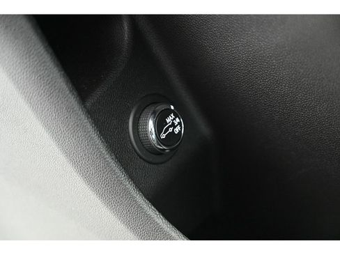 Used 2024 Cadillac XT4 Premium Luxury image 32