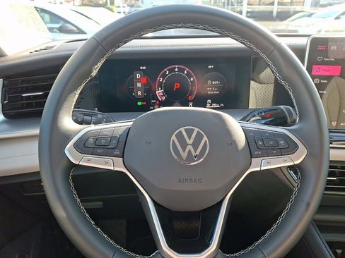 Certified 2025 Volkswagen Tiguan SE AWD/4WD image 17