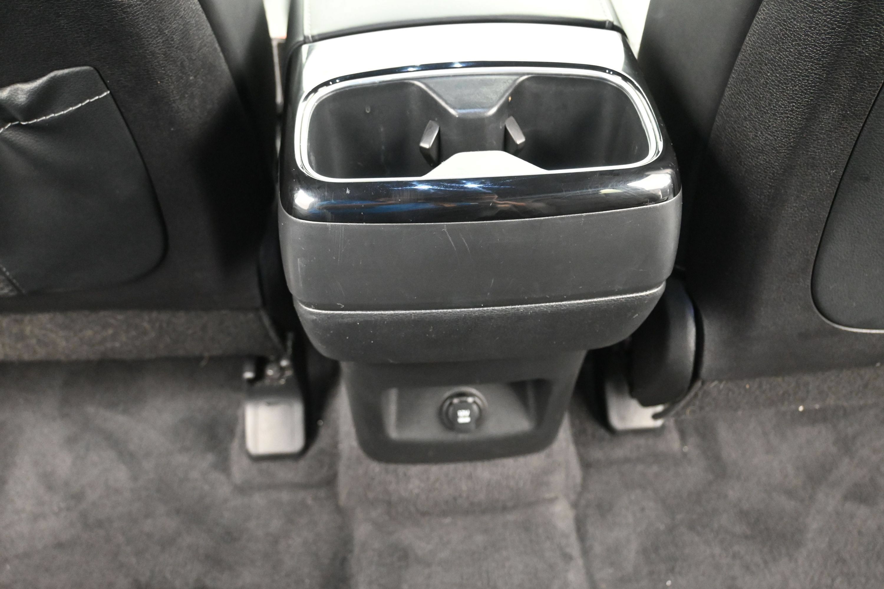 Used 2025 Kia Telluride S FWD image 17