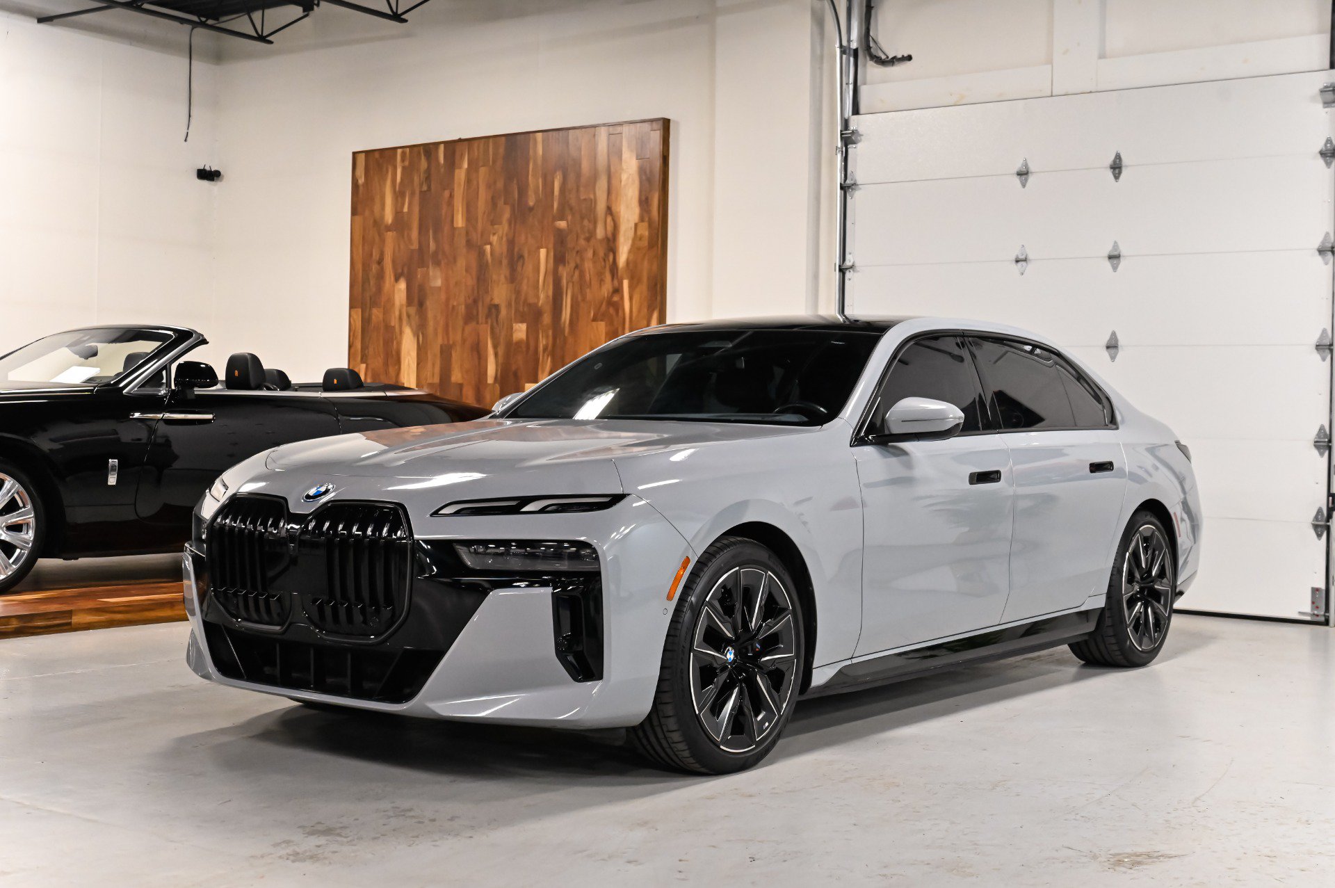 Used 2023 BMW i7 xDrive60 w/ Parking Assistance Package AWD/4WD image 2