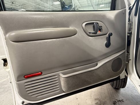 Used 1999 GMC Sierra 3500 2WD Regular Cab HD image 14