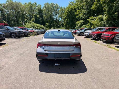 Used 2025 Hyundai Elantra Limited FWD image 4