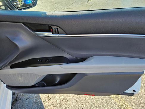 Used 2024 Toyota Camry SE image 11