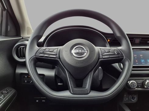 Certified 2025 Nissan Kicks Play S image 15