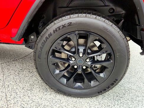 Used 2025 Jeep Wrangler Unlimited Sahara w/ Safety Group AWD/4WD image 9