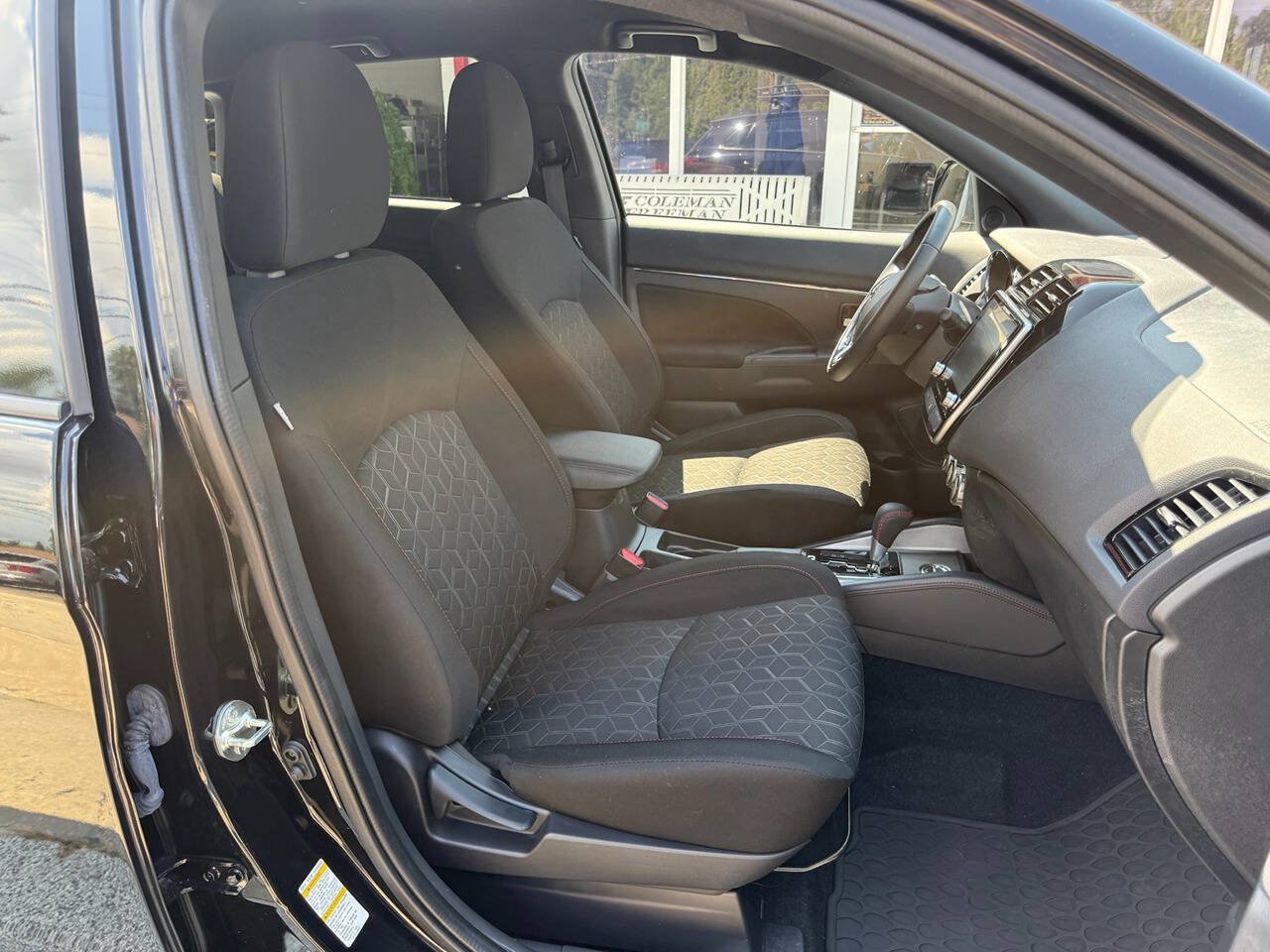 Used 2025 Mitsubishi Outlander Sport AWD image 4