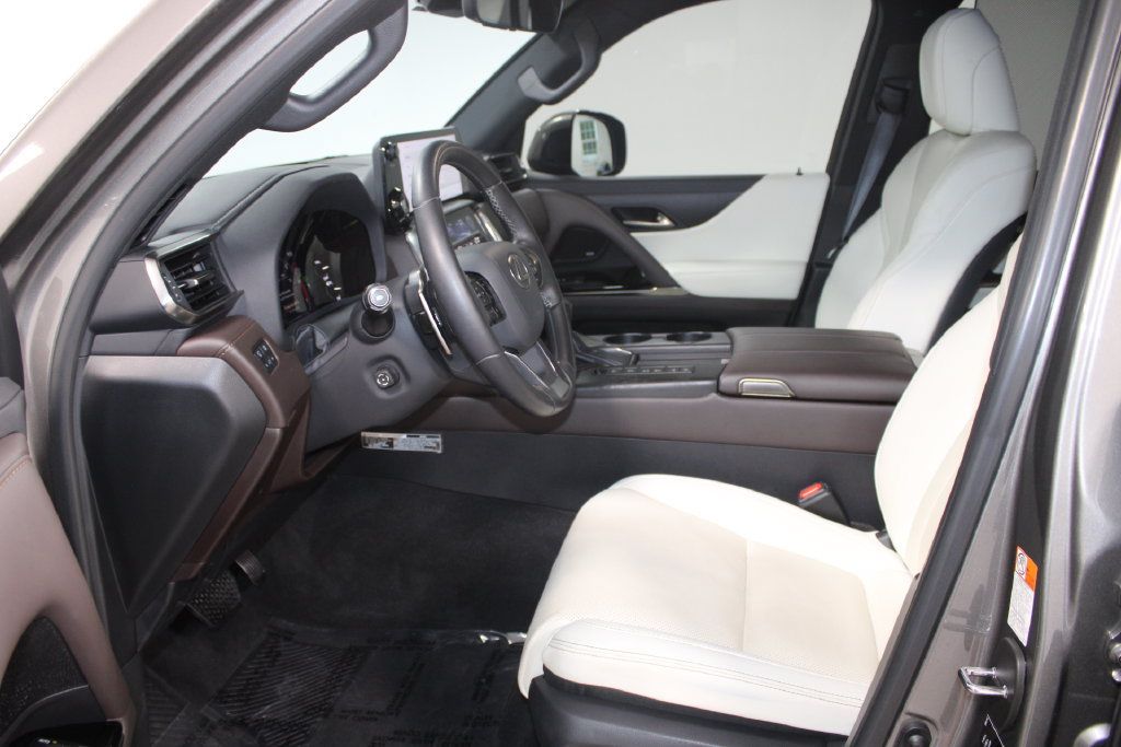 Used 2024 Lexus LX 600 4WD w/ Luxury Package image 22